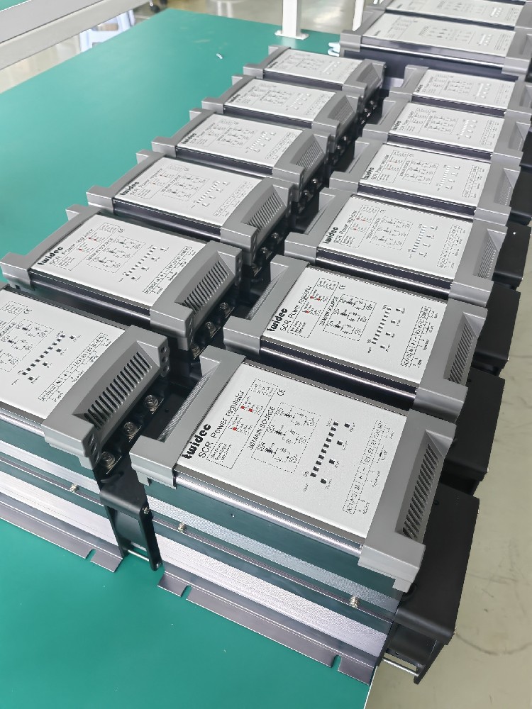 电力调解器的输入电源频率转变对其输出有何影响？？？？？