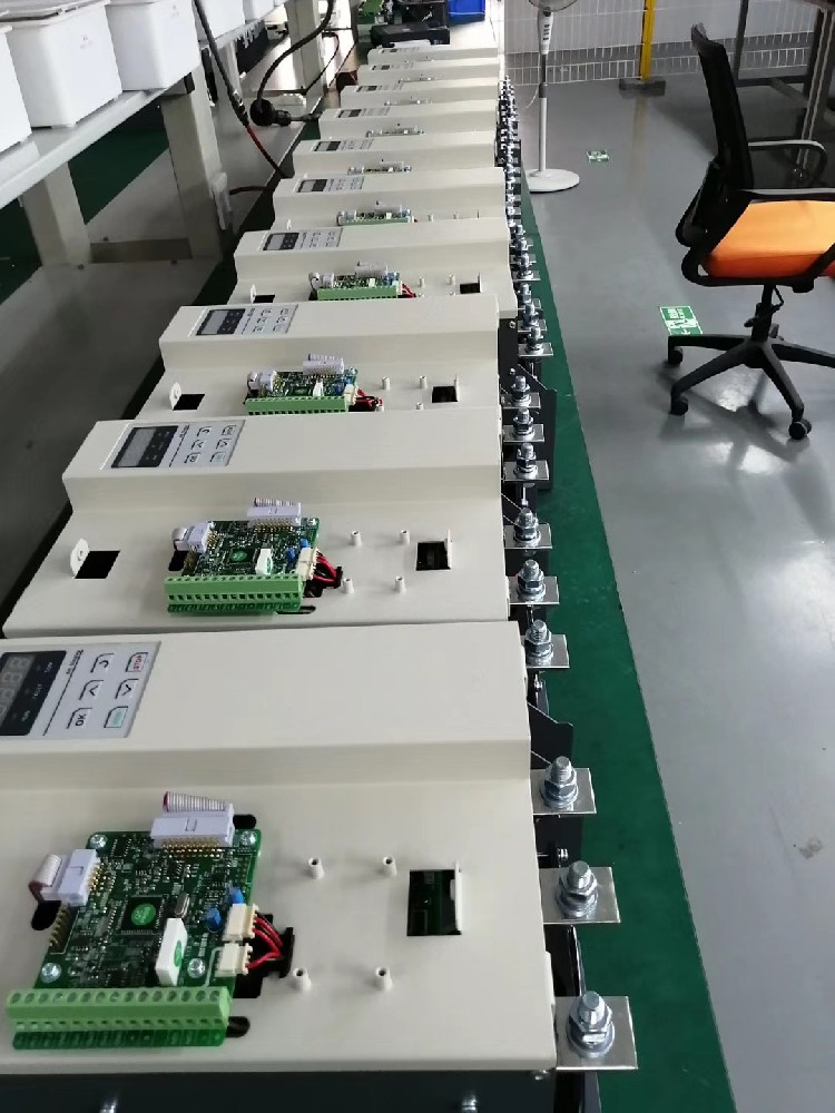 电力调解器与变频器在某些应用场景下功效有重叠，，，，，怎样决议使用哪一个？？？？？？