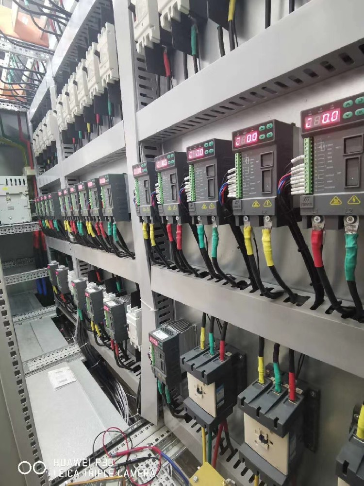 运行时电力调解器发出异常的高频噪音，，，是机械部件问题照旧电气问题，，，怎么判断息争决？？？