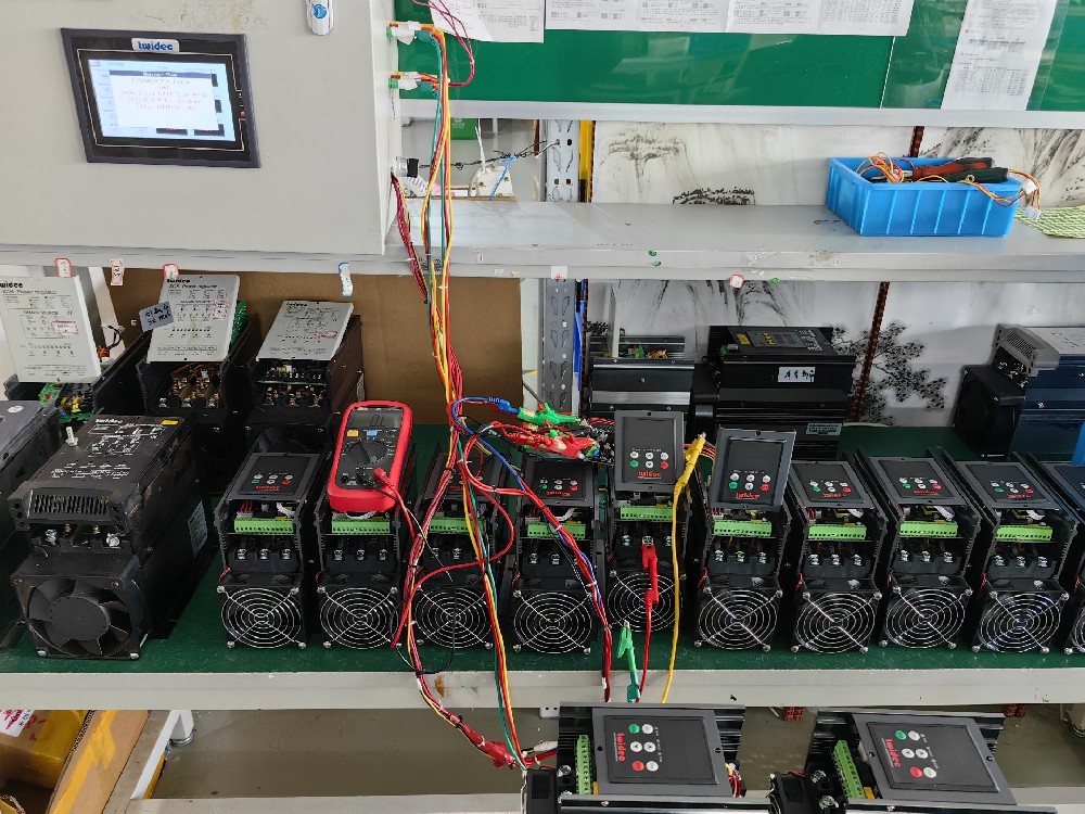 当电力调解器需要频仍切换事情模式时，，，响应时间过长影响生产效率，，，怎样优化设置来加速切换速率？？？